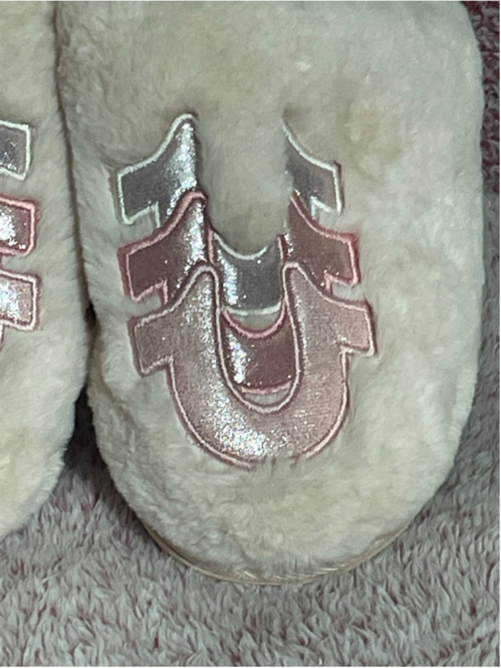 Women's True Religion Pink Faux Fur Slippers Size L (8-9) - Picture 3 of 6
